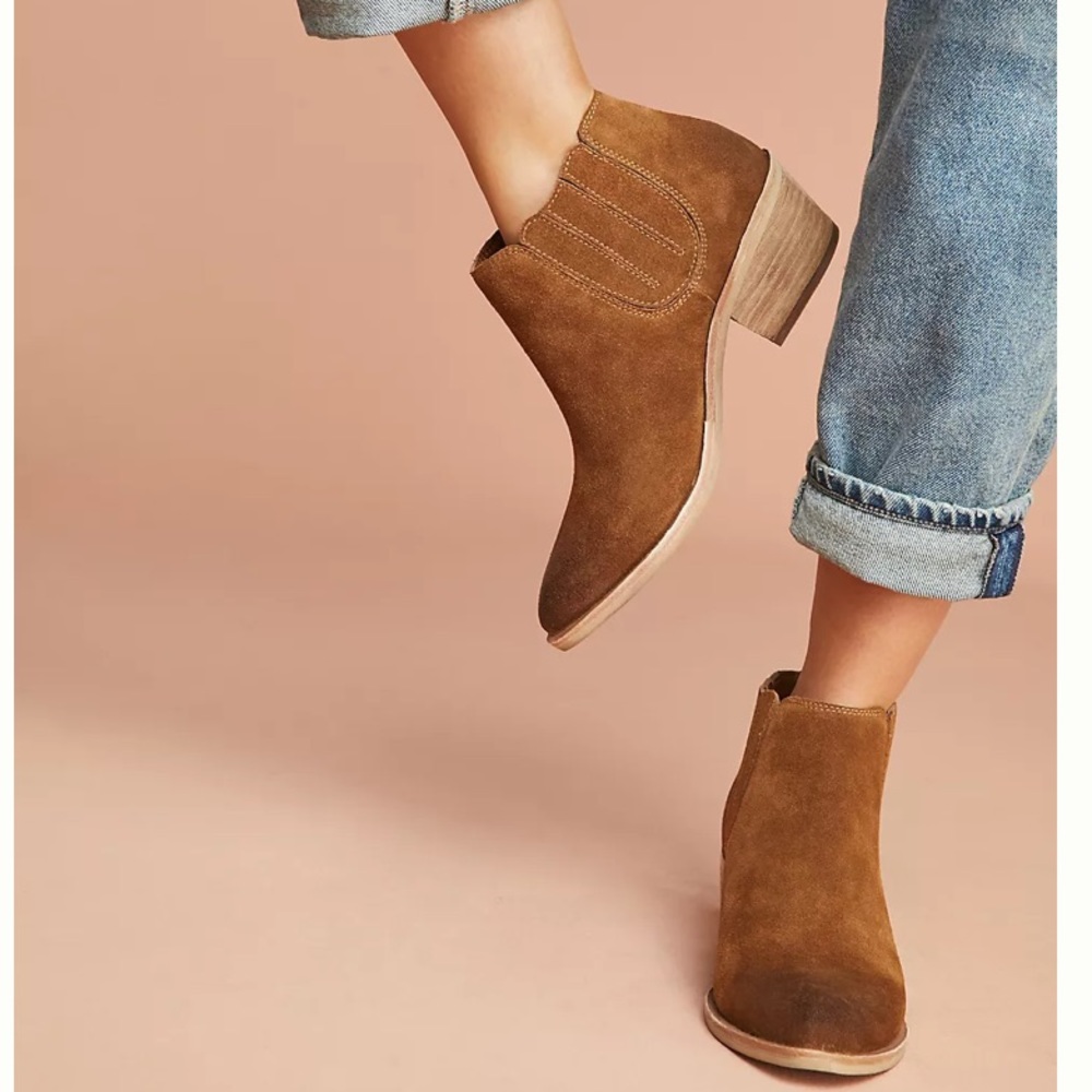 Anthropologie urge Destiny tan suede distressed pointed toe ankle 6.5 boots